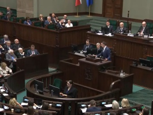 PiS dogania KO. Najnowszy sondaż partyjny