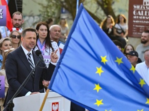 Po spadkach w sondażach sztab Trzaskowskiego zapowiada ofensywę
