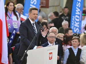 Nieoficjalnie: Wściekłość w sztabie Trzaskowskiego. Na celowniku Hołownia