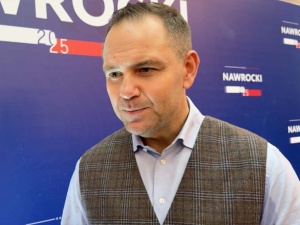 Szokujący incydent w Szczecinie. Ktoś strzelał do okien, na balkonie wisiał baner wyborczy Karola Nawrockiego