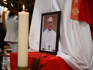  Księga kondolencyjna po śmierci papieża Franciszka. Komunikat archidiecezji warszawskiej
