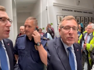 Skandal w Płocku. Straż miejska zatrzymała protest przeciw migrantom