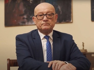 Sprośne sms-y do podwładnych, mobbing, próby korupcji. Oskarżenia wobec rektora uczelni w Siedlcach i znajomego gen. Stróżyka