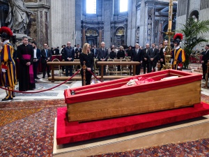 „Zostało mi niewiele pieniędzy, ale coś jeszcze mam”. Ostatni osobisty dar Franciszka 