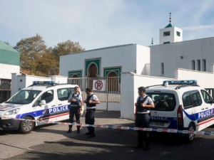 Brutalne zabójstwo w meczecie. Kilkadziesiąt ciosów nożem