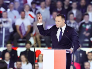 Sondaż OGB. Trzaskowski w dół, Nawrocki w górę 