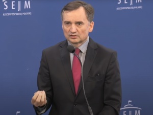 Zatrzymano osoby krytykujące Gizelę Jagielską. Jest komentarz Zbigniewa Ziobry