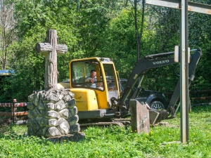 Ekshumacje ofiar rzezi wołyńskiej. Według propozycji ukraińskiej z identyfikacji wypadłyby niemowlęta i dzieci
