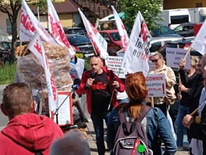 Chcemy godnie pracować. W Lublinie pikietowali pracownicy Stokrotki