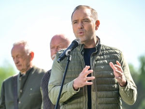 Karol Nawrocki uderza w Trzaskowskiego: Nie widzę, żeby planeta dzisiaj płonęła