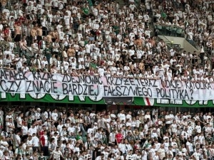 Prokuratura Bodnara ściga kibiców Legii za transparenty