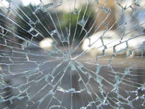 Norweski multimilioner zginął w wypadku na Mazowszu. Jego jaguar roztrzaskał się o drzewo