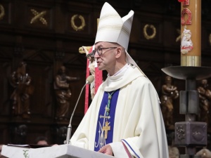 Abp Galbas: Kościół chce uczyć dojrzałego patriotyzmu
