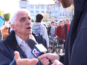 „To były obietnice Kaczyńskiego!”. Kuriozalne słowa sympatyka KO na jednym z wieców