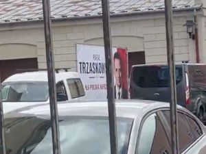 To wygląda na złamanie przepisów. Baner Rafała Trzaskowskiego na terenie lubelskiego ratusza
