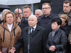 Jarosław Kaczyński: Będziemy tu przychodzić niezależnie od tego, co ta banda będzie wyprawiać