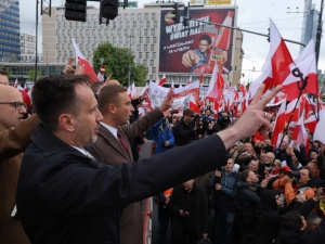 Ulicami Warszawy przechodzi Narodowy Marsz Przeciw Imigracji