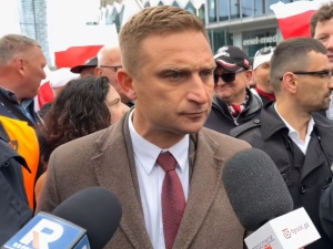 Robert Bąkiewicz na Marszu Przeciw Migracji: Na Polskę przerzuca się konsekwencje niemieckich błędów