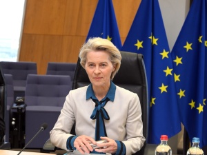Ursula von der Leyen pokaże wiadomości od szefa Pfizera? Wraca sprawa afery Pfizergate