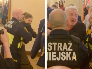 Dantejskie sceny przed sesją Rady Warszawy. Służby użyły siły
