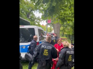 Dantejskie sceny podczas protestu Ruchu Obrony Granic w Niemczech. Niemcy przeszukują Polaków