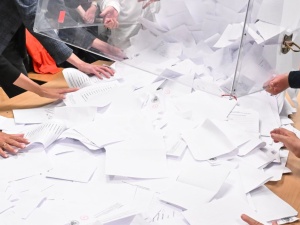 PKW: Polacy oddali ponad 85 tys. nieważnych głosów