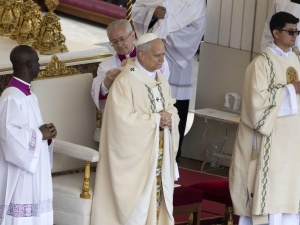 Śpiewaj z papieżem. Papieskie solo rewolucjonizuje zainteresowanie modlitwą po łacinie