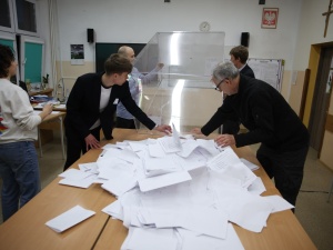 Jestem oburzony. Jest reakcja szefa KBW ws. incydentu w warszawskiej komisji wyborczej