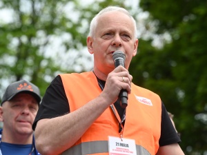 Szef hutniczej Solidarności: KE zezwala wprowadzać rosyjskie slaby na rynek europejski