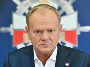 Spór o przeszłość kandydatów. Był też czas, kiedy Tusk chciał uchodzić za chłopaka z podwórka 