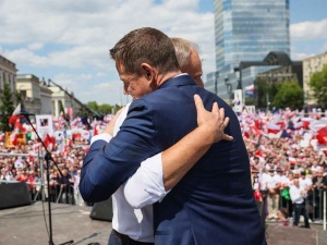 Cenzura tuż za rogiem? Europoseł ostrzega przed Trzaskowskim i Tuskiem