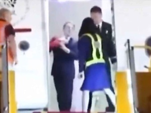 Żona spoliczkowała Macrona? Nagranie wywołało burzę