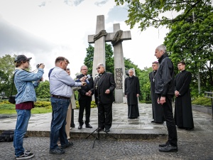 Kard. Semeraro przed pomnikiem Poznańskiego Czerwca'56: Wolność odnosi się do wartości fundamentalnych 