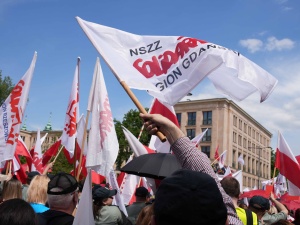 Pracownicy i funkcjonariusze KAS protestowali w Warszawie