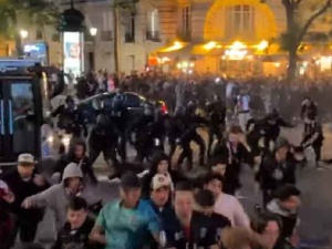 Koszmarna noc w Paryżu. Zamieszki po zwycięstwie w Lidze Mistrzów [WIDEO]