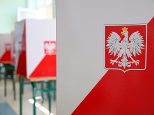 „Miłość potrafi zaskoczyć”. Nietypowa sytuacja w jednym z lokali wyborczych