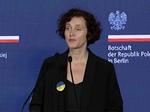 Skandal w polskiej ambasadzie w Berlinie. Elwira Niewiera doczekała się odpowiedzi internautów