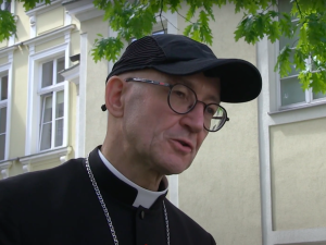 Abp Galbas na stadionie Legii: Rani nas nie świat, tylko konkretny człowiek