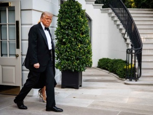 Trump: To niebezpieczny region. Amerykanie wycofują pracowników z ambasad i rodziny żołnierzy z baz