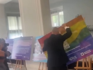 Hołownia potępia, a młodzi mężczyźni popierają. Internauci pozytywnie o akcjach Brauna