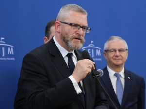 Grzegorz Braun z zakazem wejścia do polskiego parlamentu. Wydano specjalne zarządzenie
