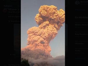  Potężna erupcja wulkanu. Loty na rajską wyspę odwołane [WIDEO]