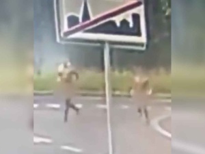 Nadzy Etiopczycy biegali po Lubinie. Ślady skrępowania