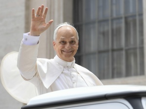 Papież obchodzi dziś 43. rocznicę święceń. Co przedstawiał jego obrazek prymicyjny?