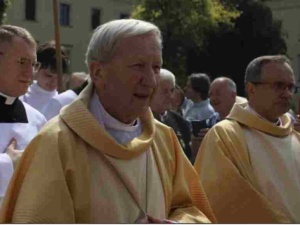 Boże Ciało ciało na Wawelu. Bp Zając: Eucharystia karmi nas odrobiną chleba i daje moc