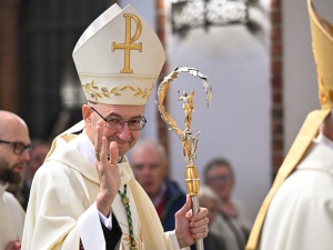 Abp Galbas: Wierzę, że biała hostia to nie wigilijny opłatek, nie chips i nie tylko znak Twojej obecności