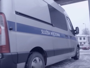 Matka w kajdankach na pogrzebie dziecka. Jest ruch Służby Więziennej