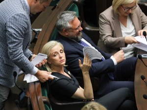 Miała dość opóźnień. Kulisy odejścia Muchy z rządu