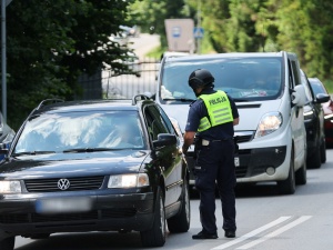 Zabójstwo w Małopolsce. Policja przeczesuje lasy i domy; sprawca nadal na wolności