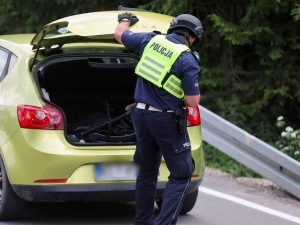 Znowu strzelanina w Starej Wsi. Policja o poszukiwanym: Wiemy, że żyje, że jest uzbrojony 